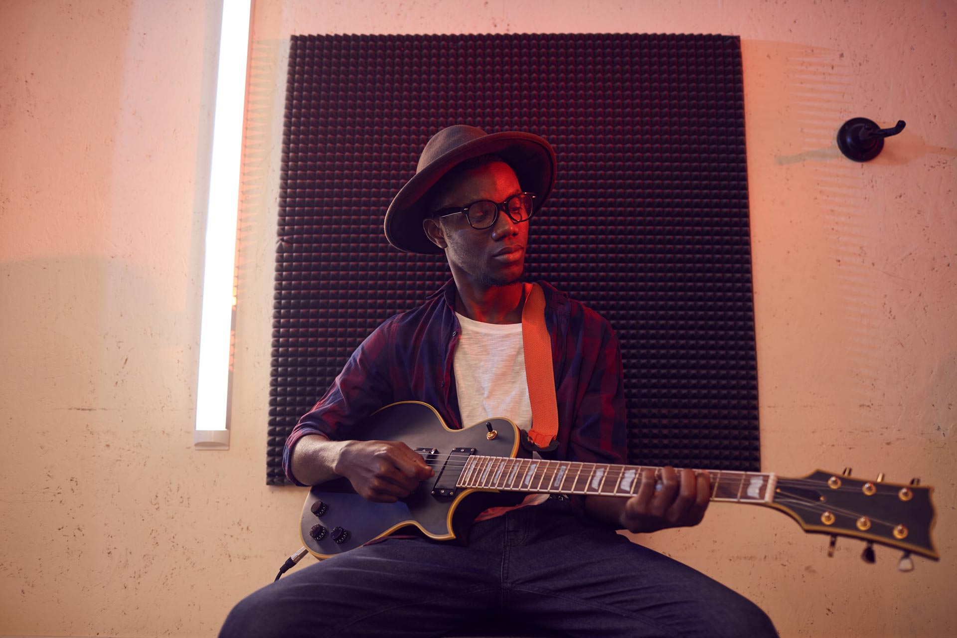 african-american-man-playing-guitar-L77MTX8.jpg